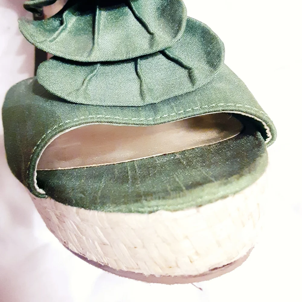 Steve Madden Ruffle Wedge Platforms - Picture 11 of 16